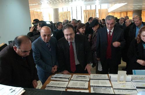 افتتاح مكتبة البحث في التراث العلمي العربي